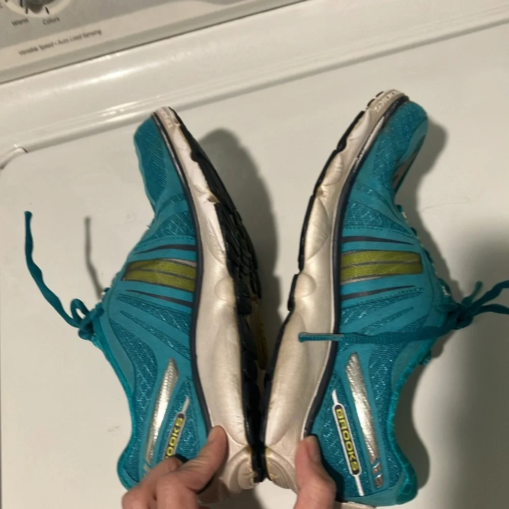Brooks pure cadence running shoes Women's Teal sneakers size 6.5 split toe
